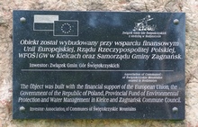 Tablica pamiątkowa zbiornika UMER w gminie Zagnańsk