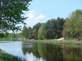 zbiornik zaporowy o powierzchni 5.20 ha  zasilany wodami rzeki Pilsi